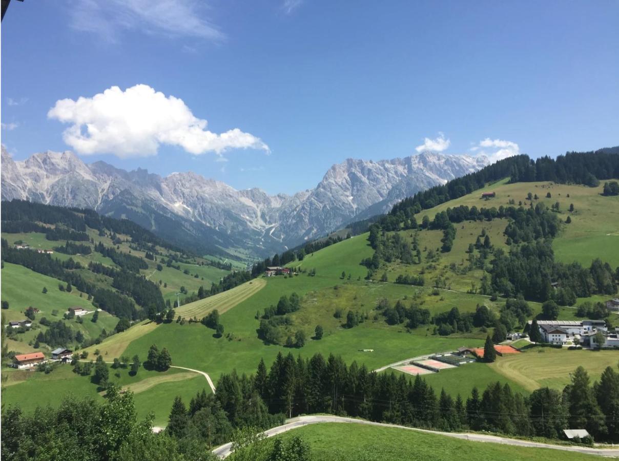 Apartment Mit Balkon Und Hallenbad