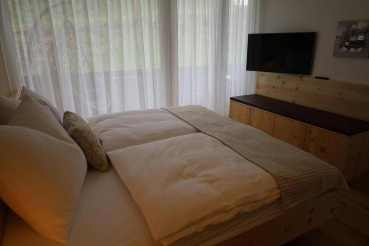 Apartment Mit Balkon Und Hallenbad *