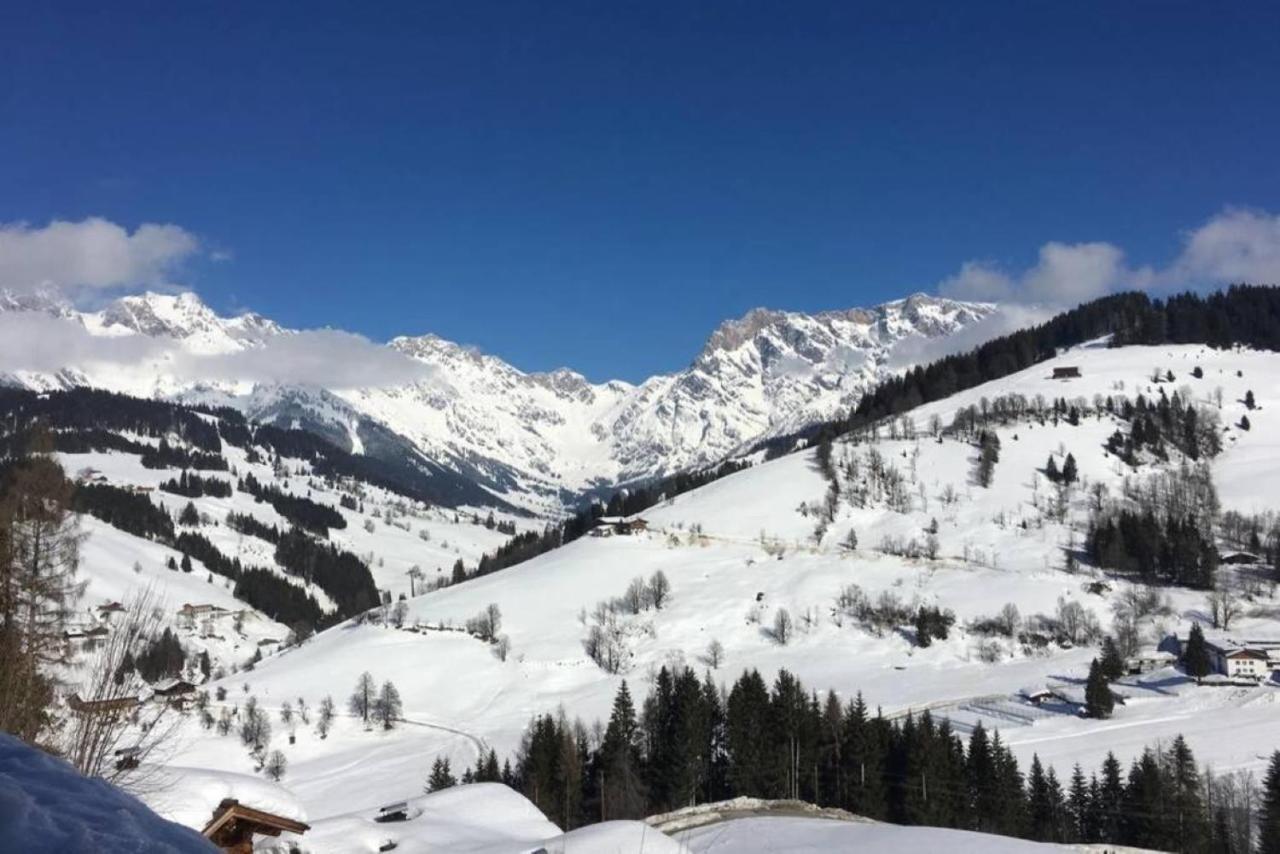 Mit Balkon Und Hallenbad